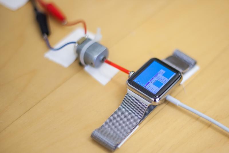 This guy install Windows95 on a Apple iWatch [