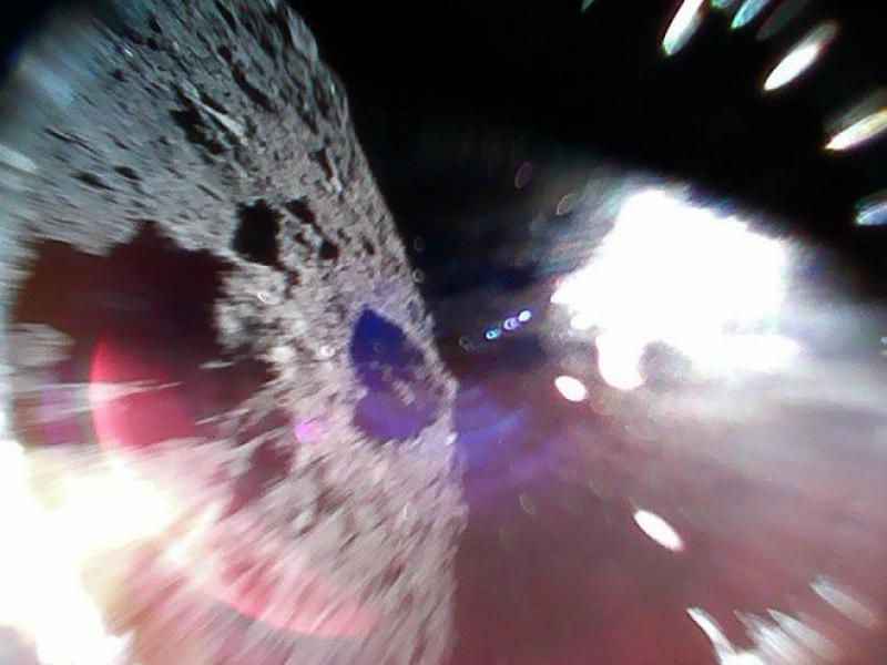 Due Hover Rover giapponesi atterrano con successo su Asteroide Ryugu.